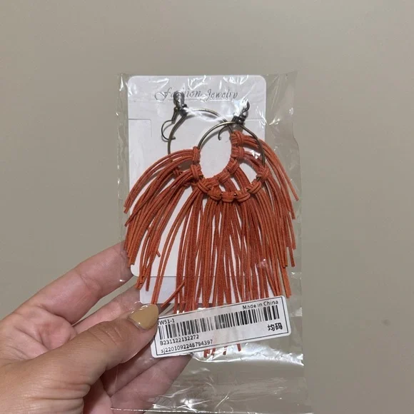 SHEIN Metallic and Rust Fringe Earrings - Picture 4 of 4